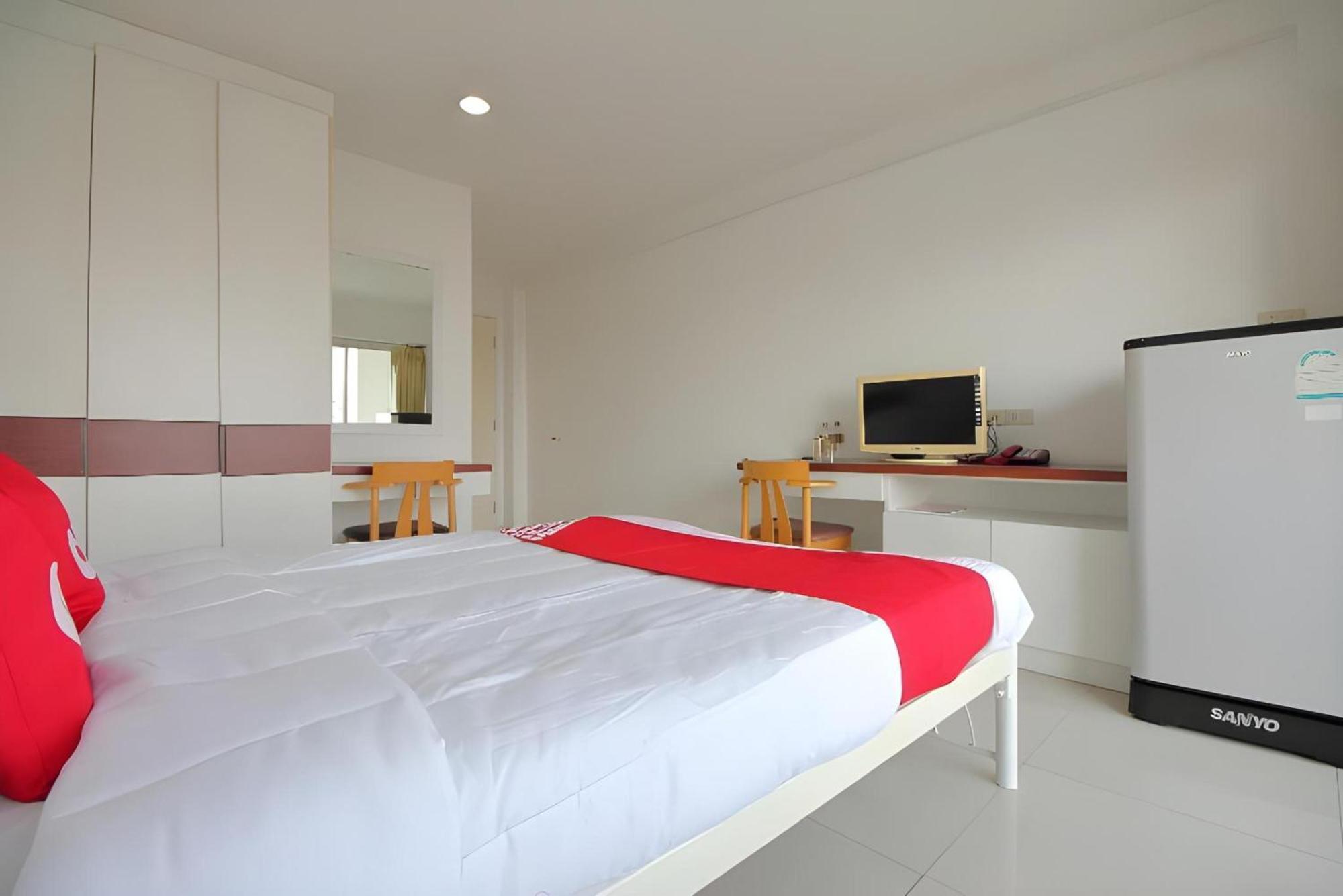 Super Oyo 498 Ladawan Villa Bangkok Esterno foto