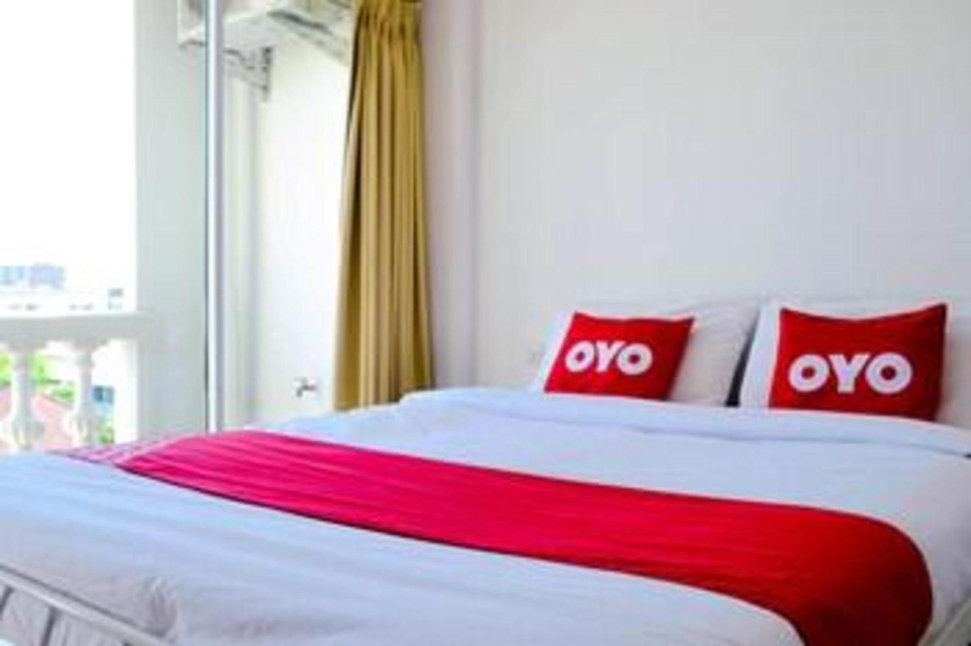 Super Oyo 498 Ladawan Villa Bangkok Esterno foto