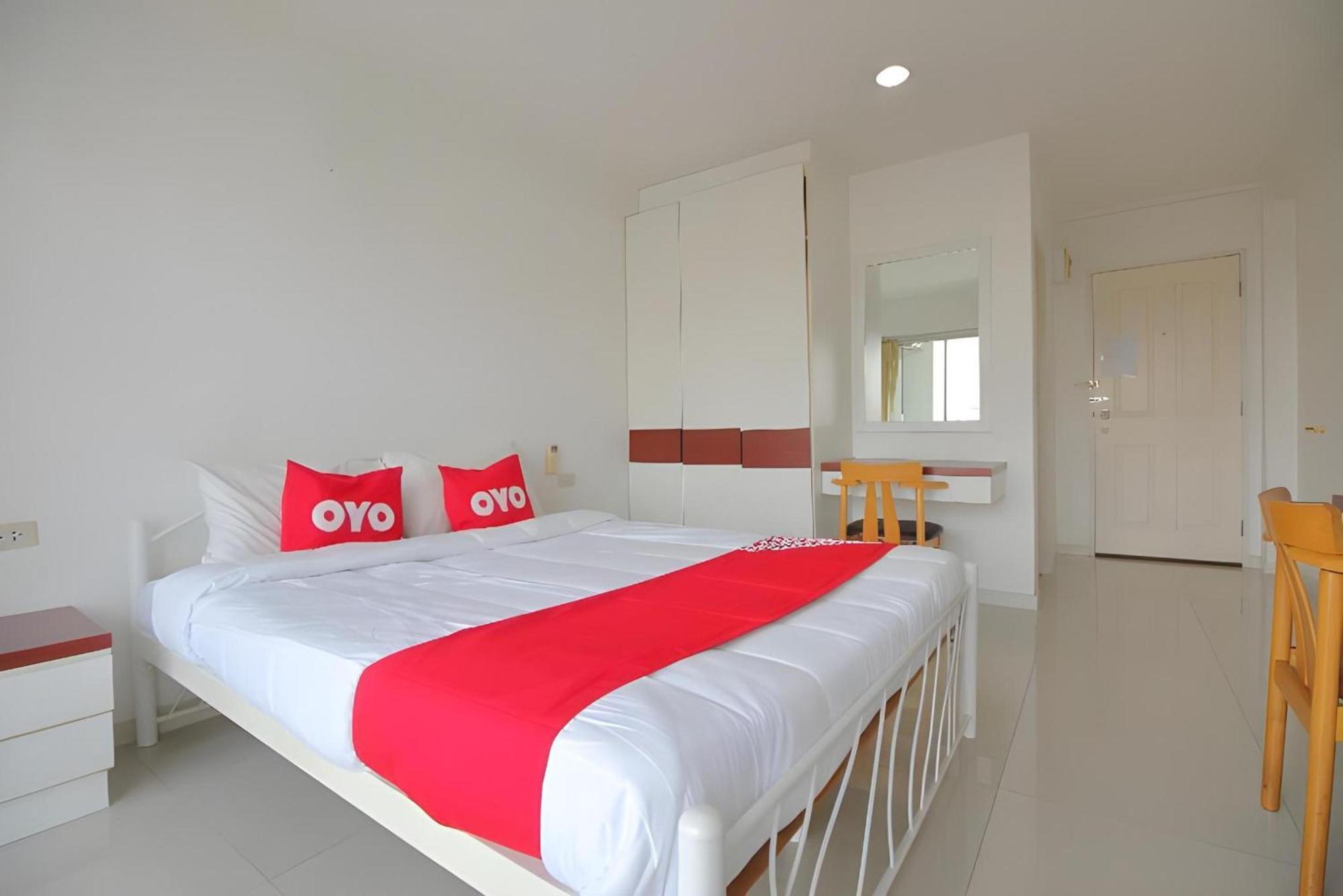 Super Oyo 498 Ladawan Villa Bangkok Esterno foto