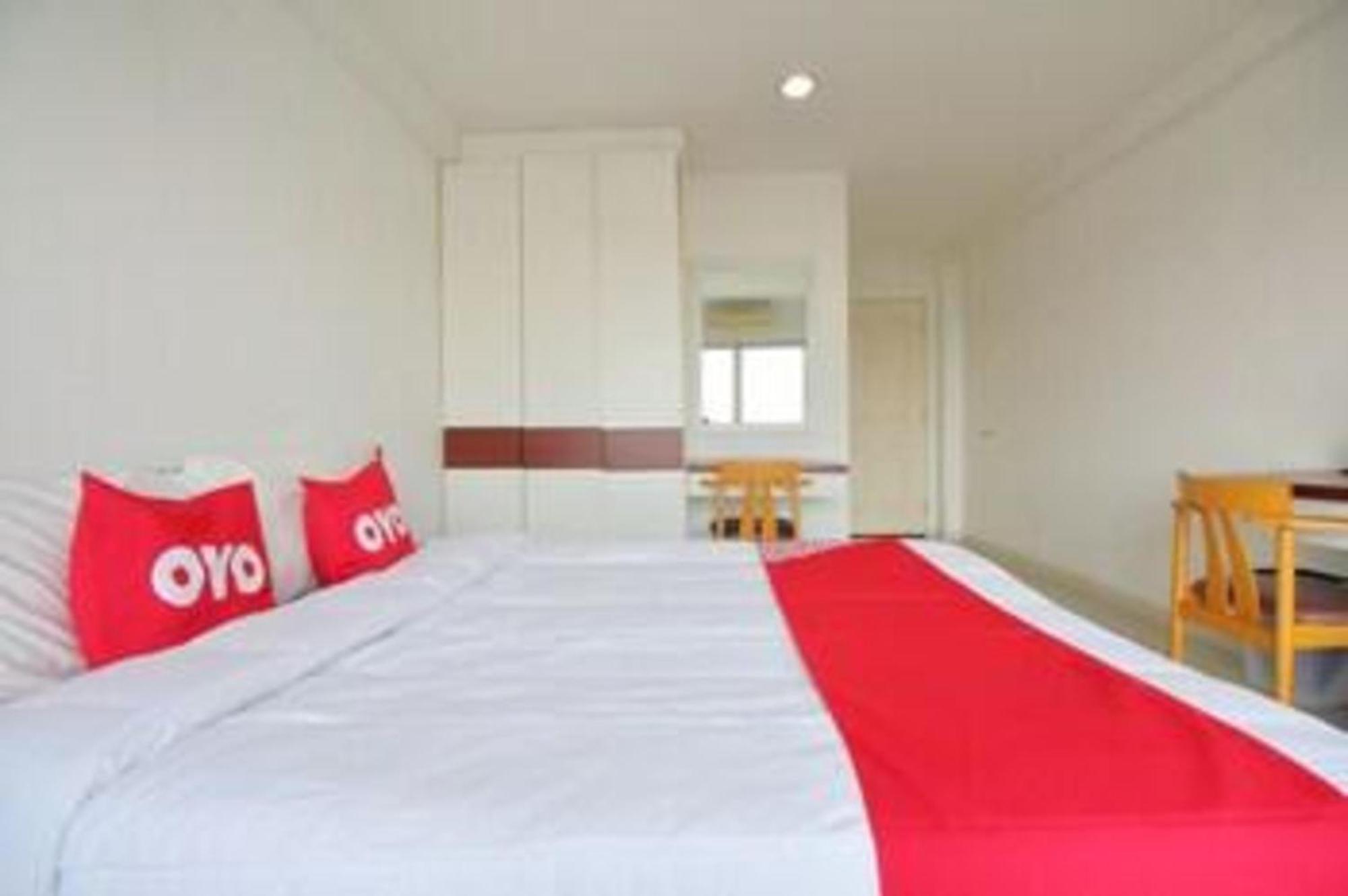 Super Oyo 498 Ladawan Villa Bangkok Esterno foto