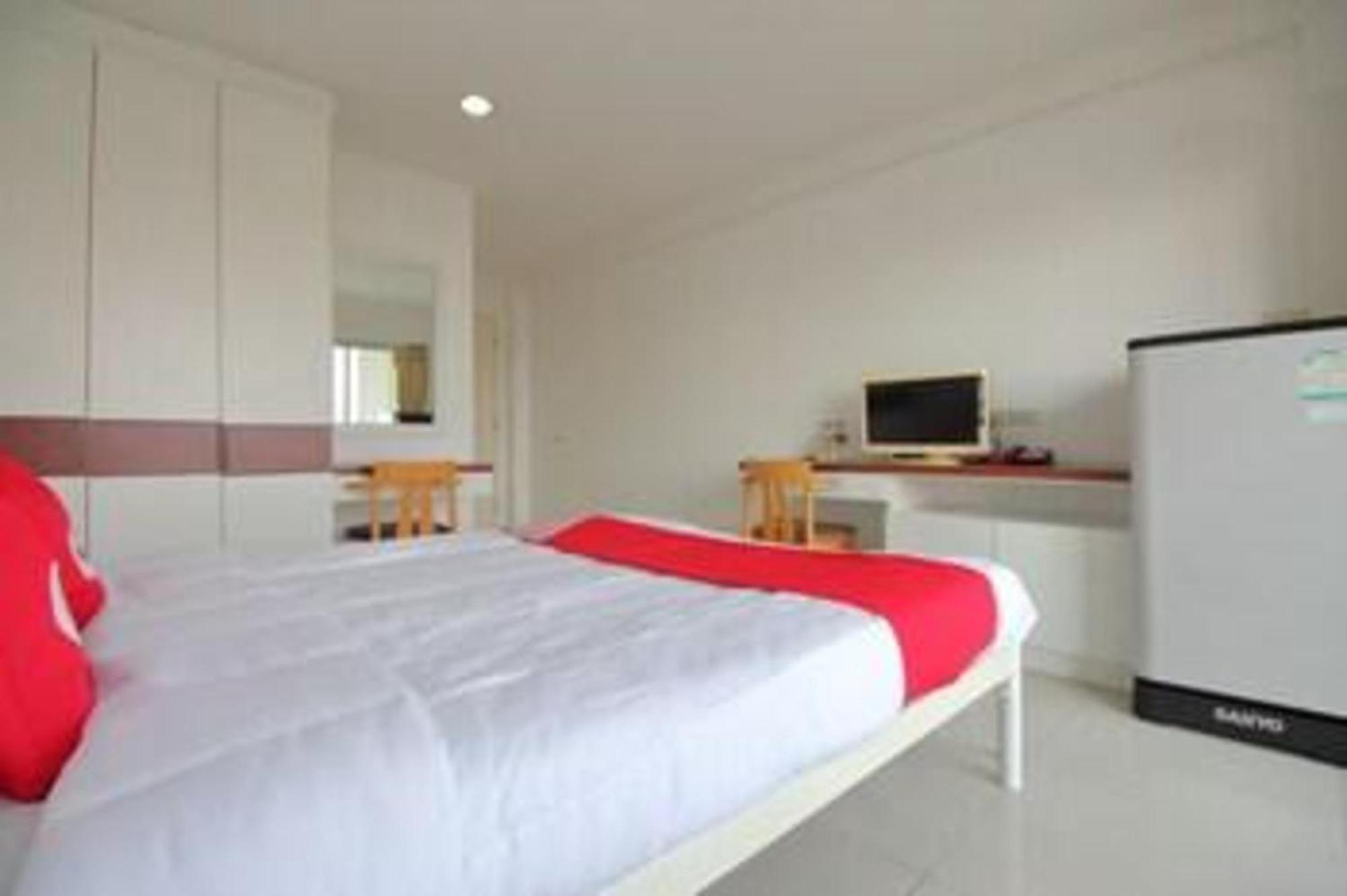 Super Oyo 498 Ladawan Villa Bangkok Esterno foto