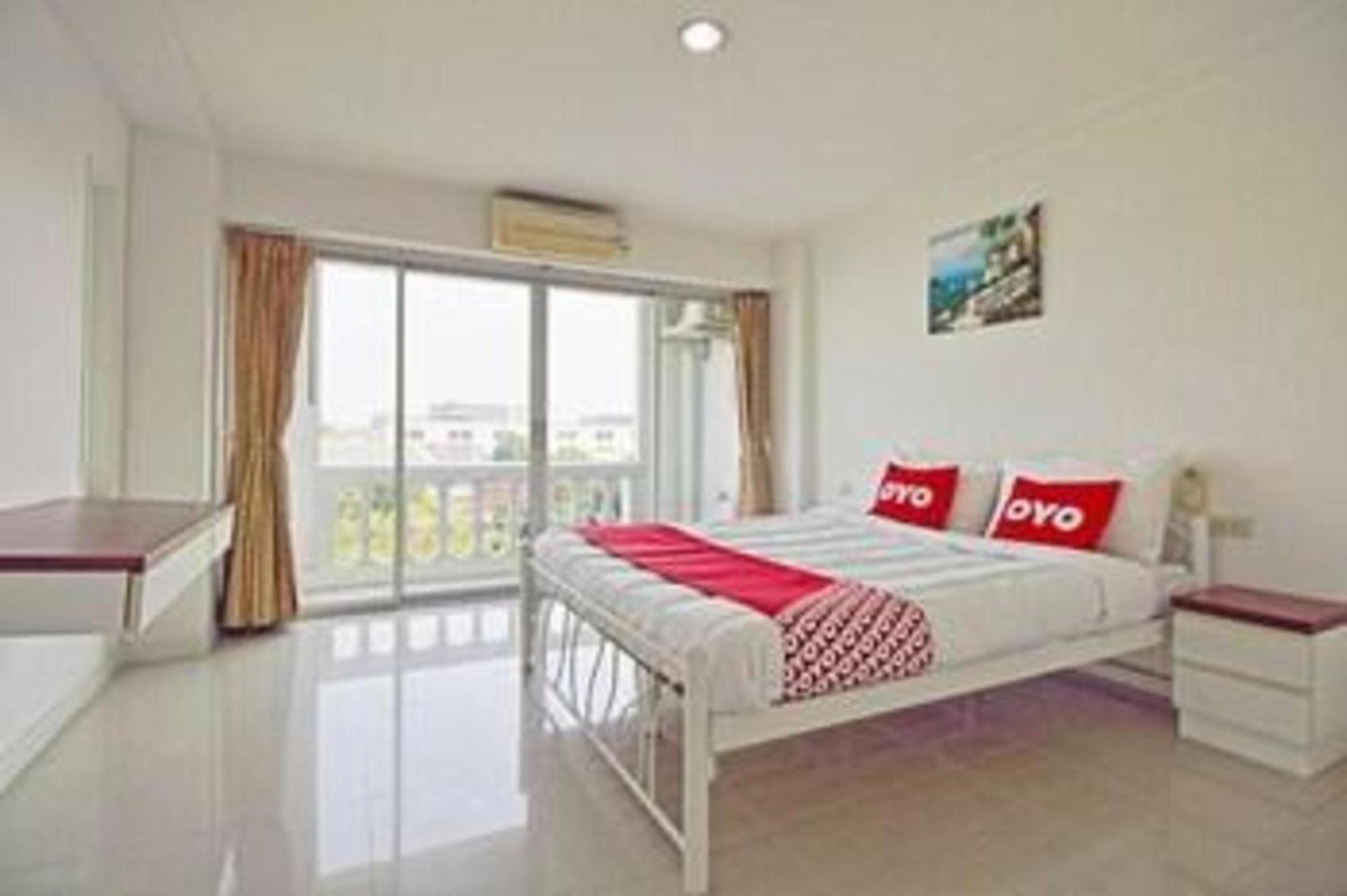 Super Oyo 498 Ladawan Villa Bangkok Esterno foto