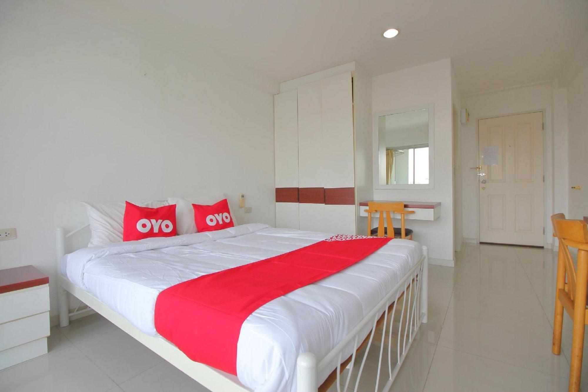 Super Oyo 498 Ladawan Villa Bangkok Esterno foto