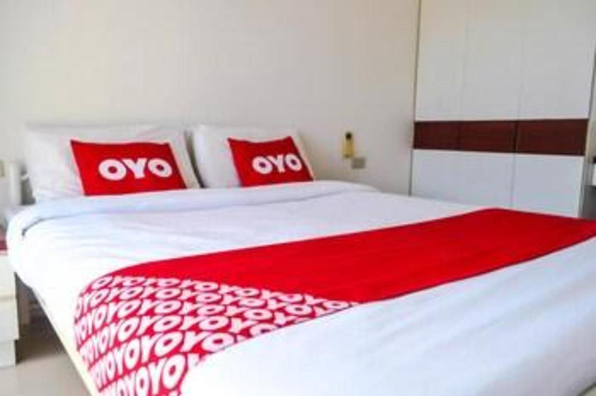 Super Oyo 498 Ladawan Villa Bangkok Esterno foto