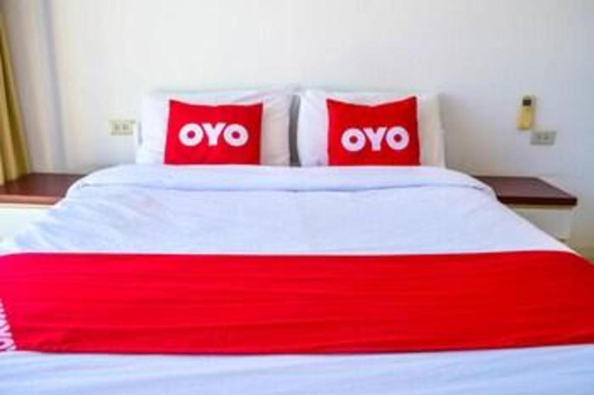 Super Oyo 498 Ladawan Villa Bangkok Esterno foto