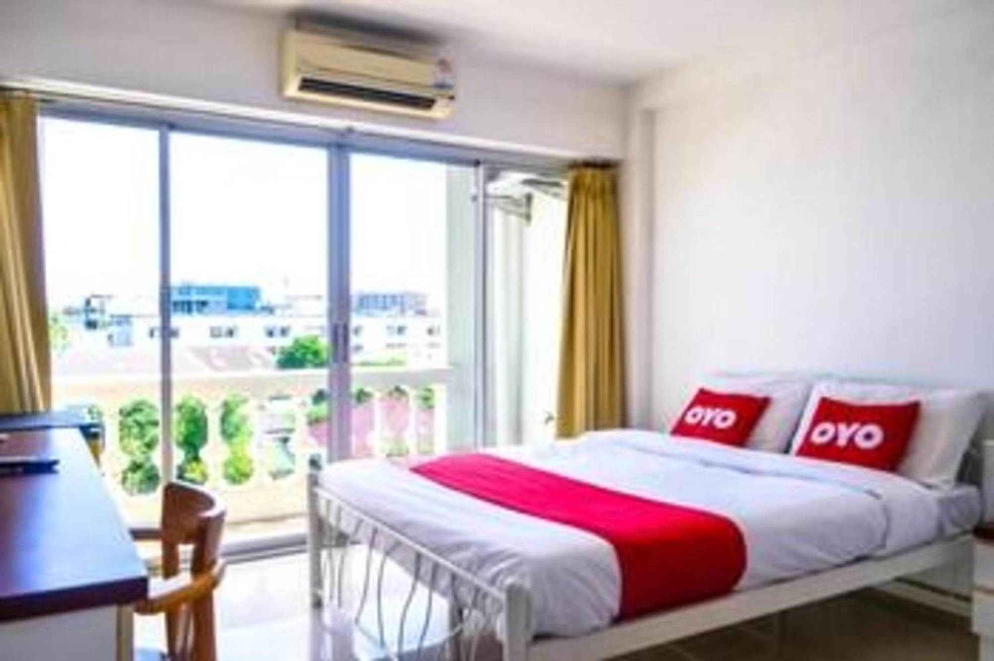 Super Oyo 498 Ladawan Villa Bangkok Esterno foto