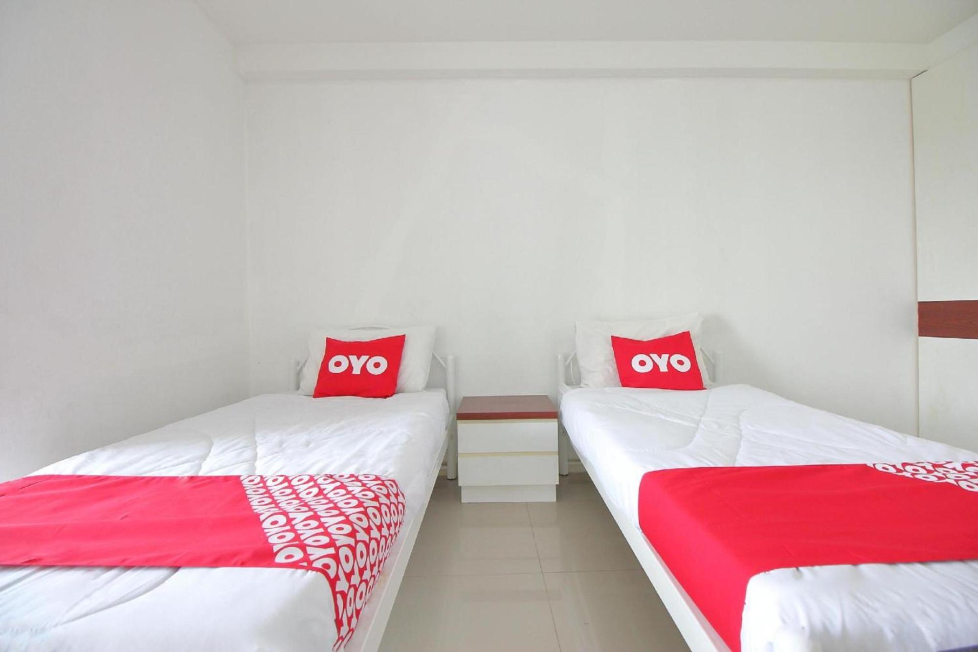 Super Oyo 498 Ladawan Villa Bangkok Esterno foto