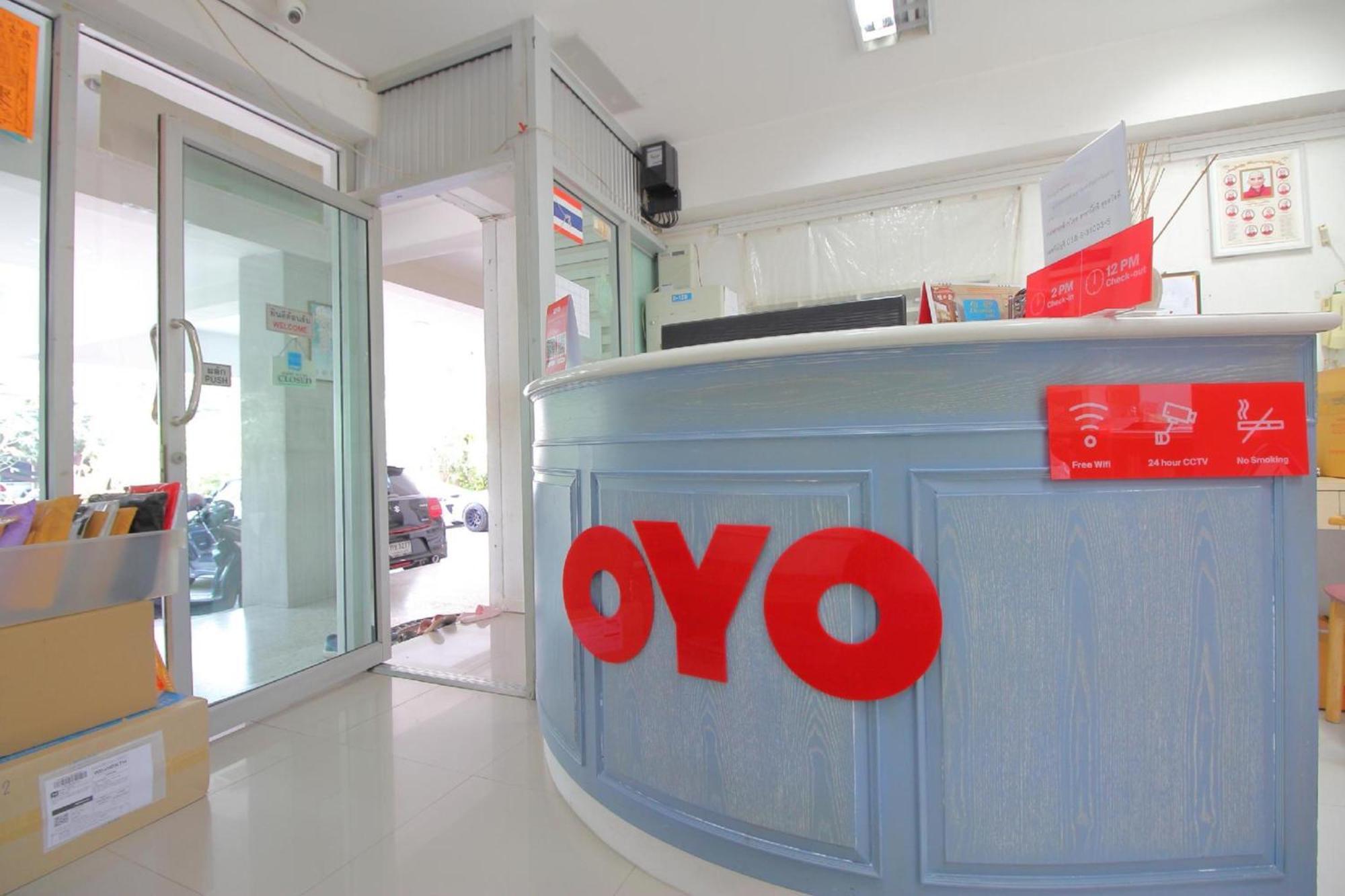 Super Oyo 498 Ladawan Villa Bangkok Esterno foto