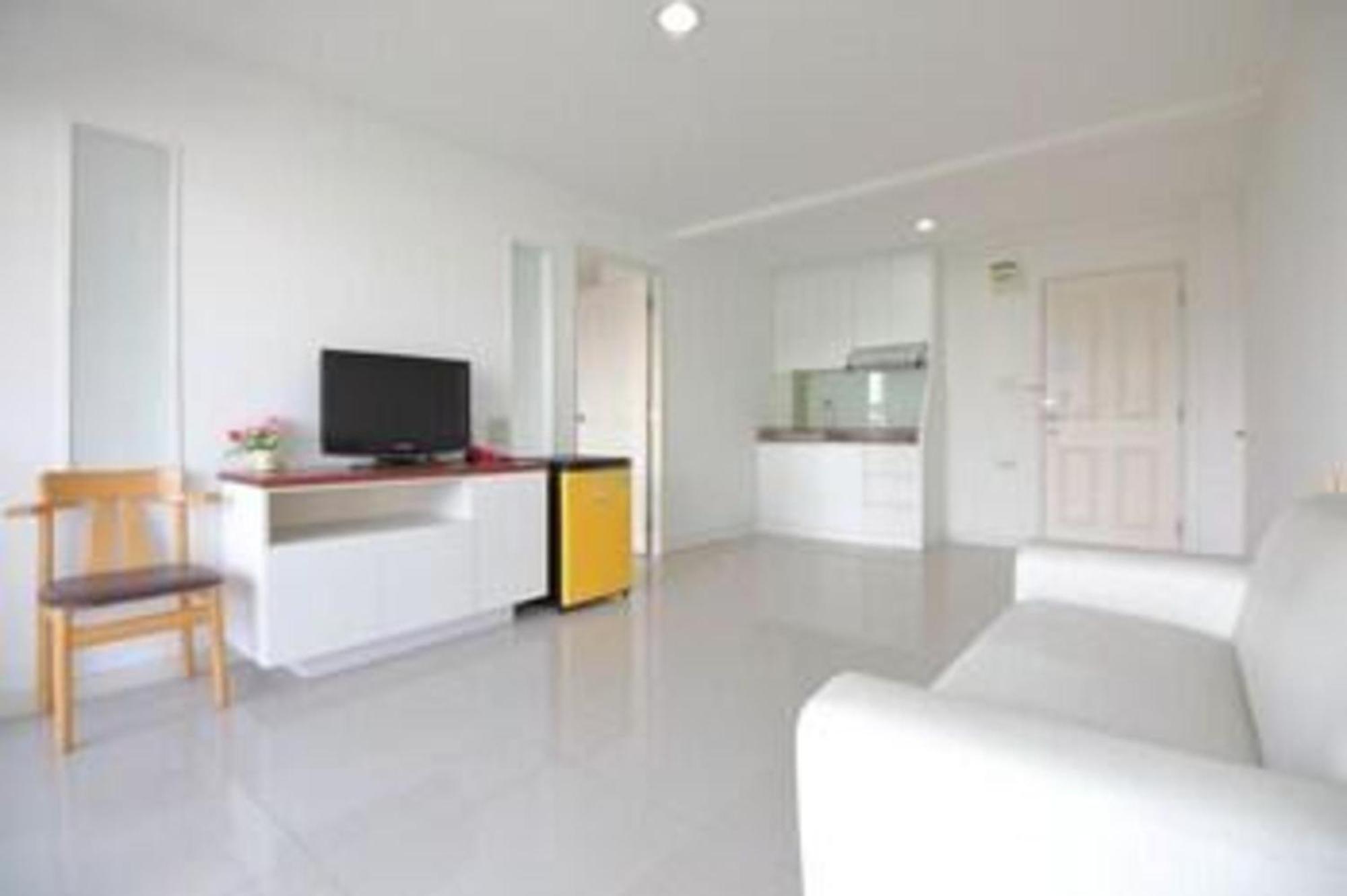 Super Oyo 498 Ladawan Villa Bangkok Esterno foto