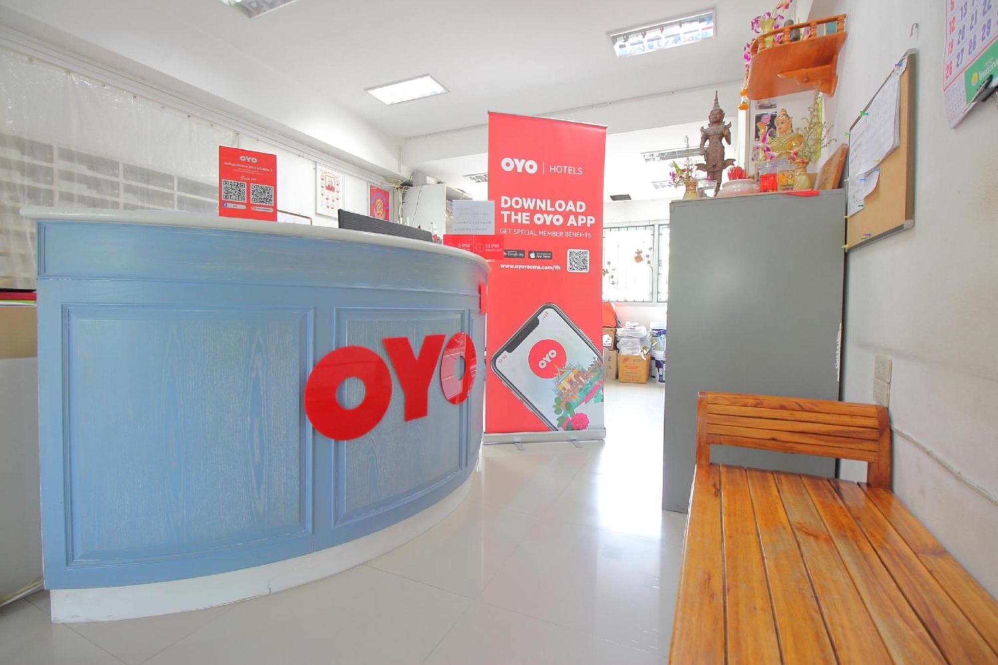 Super Oyo 498 Ladawan Villa Bangkok Esterno foto