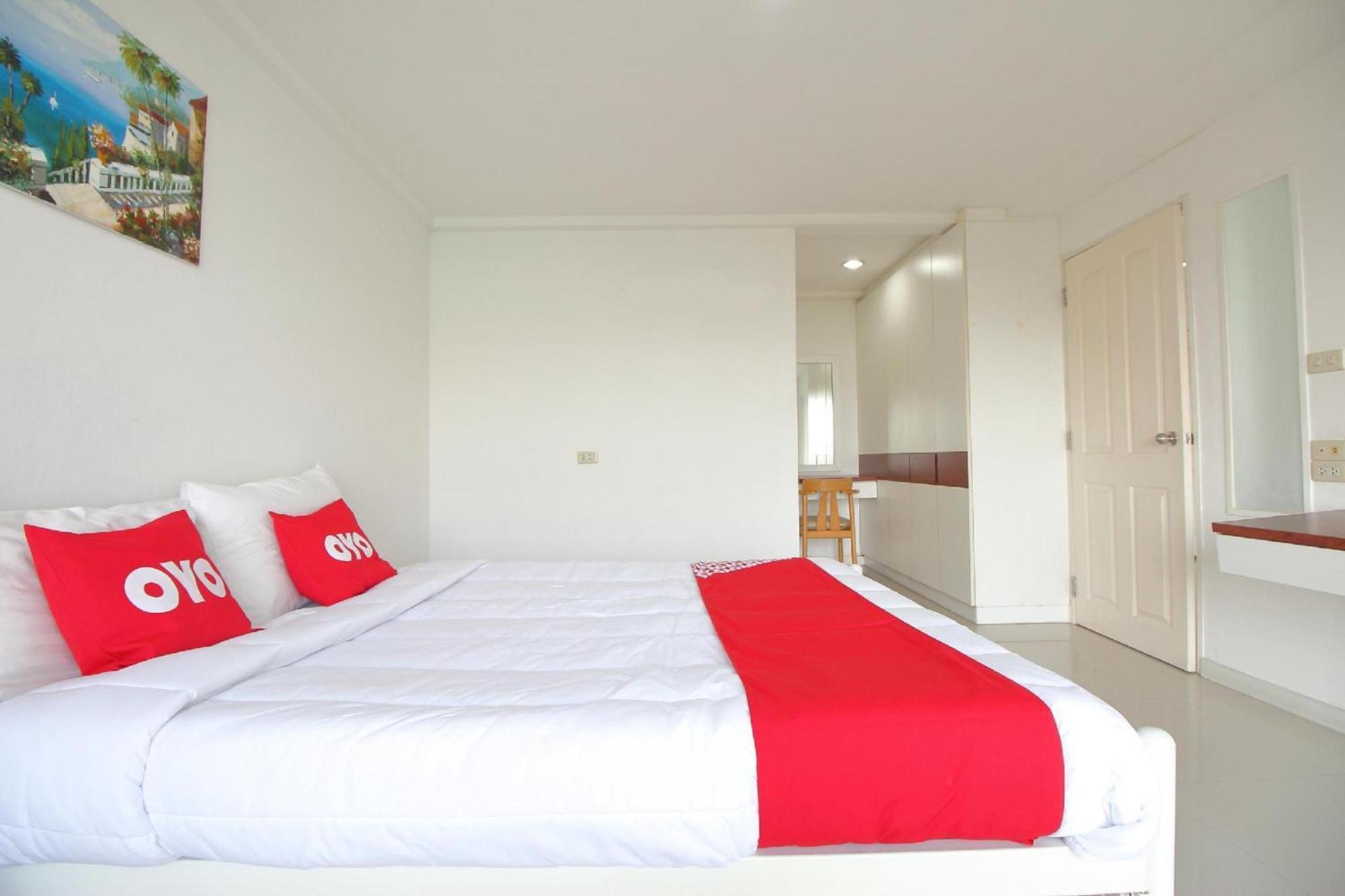 Super Oyo 498 Ladawan Villa Bangkok Esterno foto