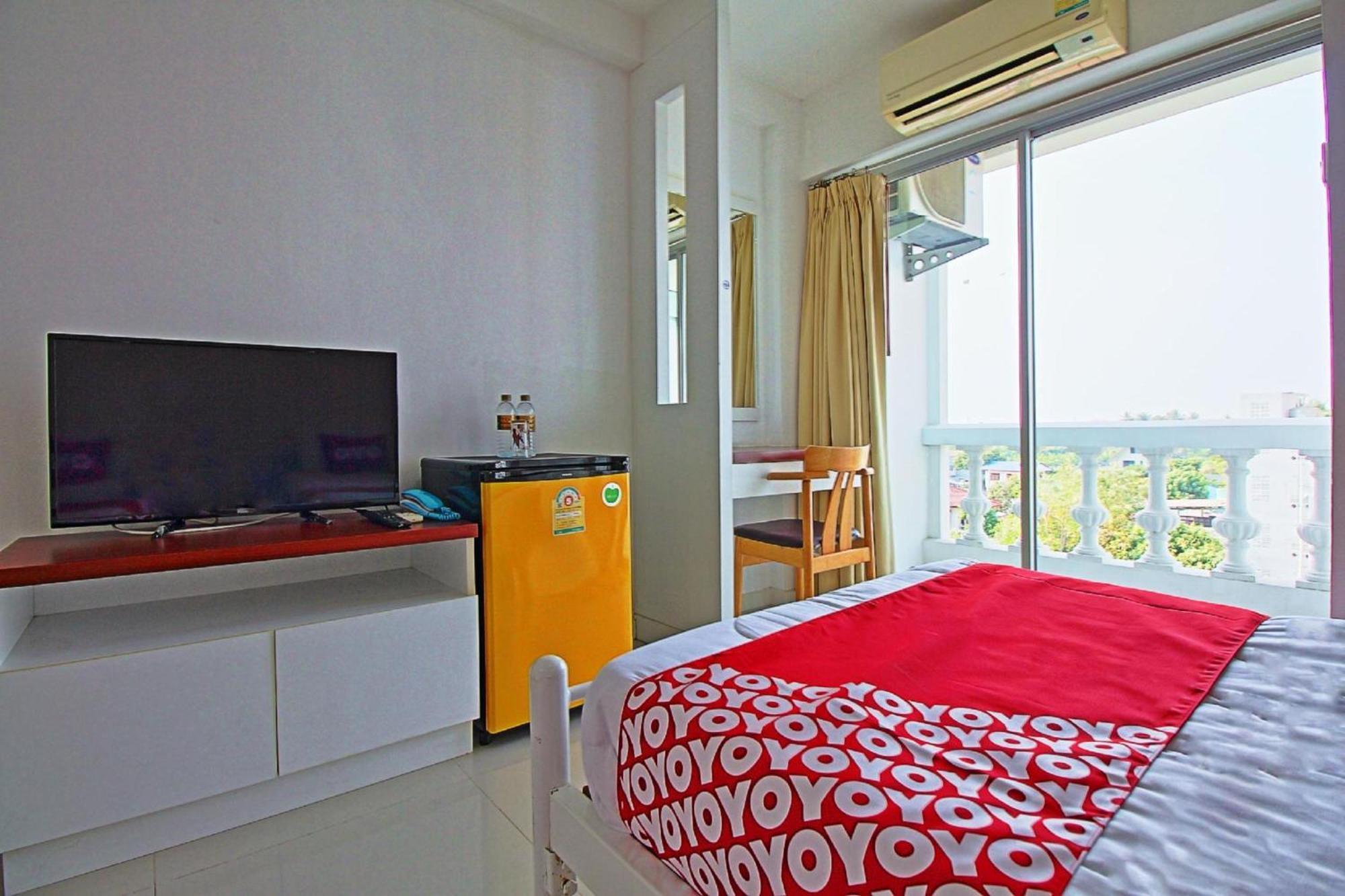 Super Oyo 498 Ladawan Villa Bangkok Esterno foto