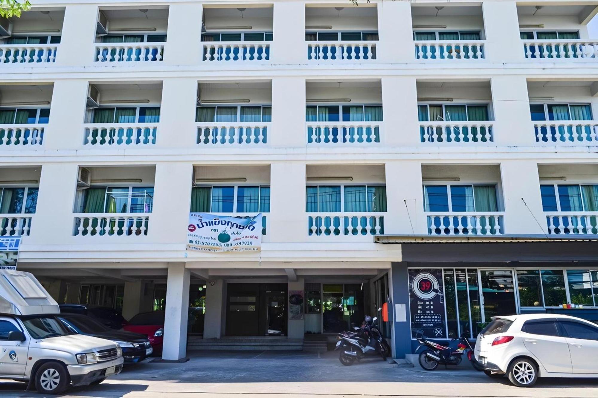 Super Oyo 498 Ladawan Villa Bangkok Esterno foto