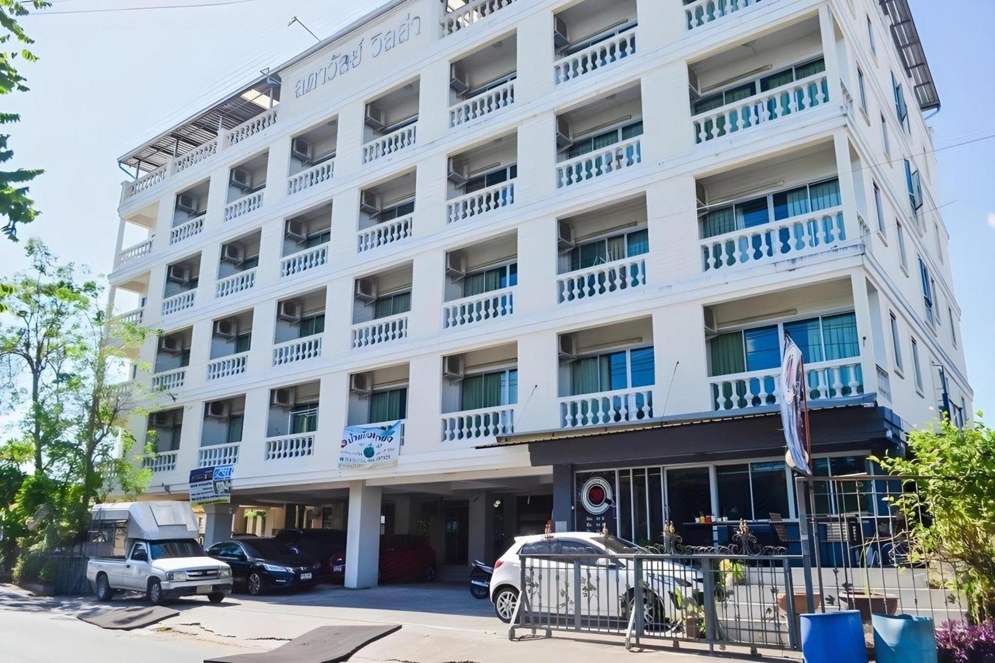 Super Oyo 498 Ladawan Villa Bangkok Esterno foto